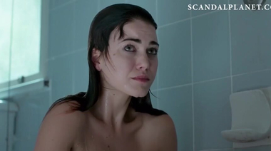 Шарлотта Бест с голыми сиськами в сериале «Страна приливов»