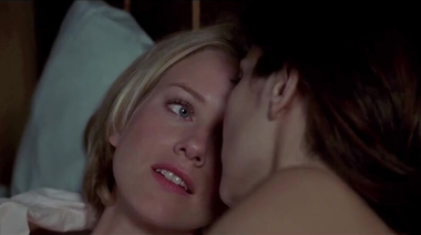 Сладкий лесбийский поцелуй Наоми Уоттс и Лауры Хэрринг в «Малхолланд Драйв»