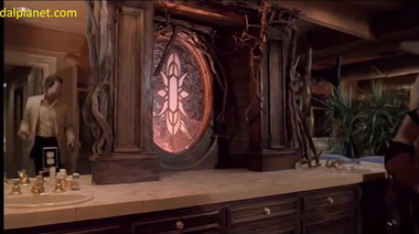 Сибил Даннинг в нижнем белье раздевается догола в старом фильме