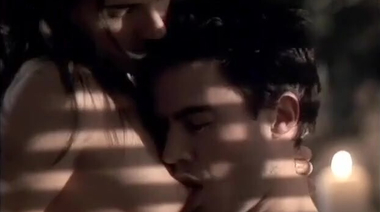 Актер облизывает голые сиськи Анны Силк во время секса верхом