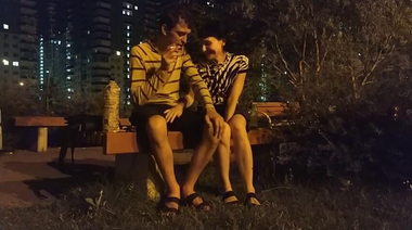 Пьяная россиянка сосет хуй перед перепихоном на лавке в парке