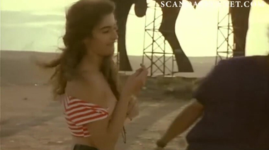 Парень облизывает соски молодой Пенелопы Крус