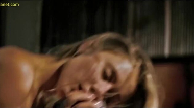 Дикий секс голой Джулианны Гуилл в наезднице в ужастике