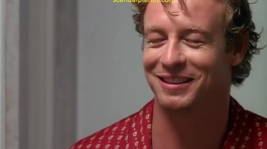 Голая Софи Монк облизывает лицо Саймона Бейкера