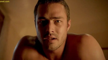 Романтический секс при свечах Эмми Россам в «Бесстыжих»