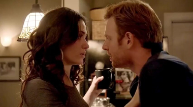 Порвал колготки и трахнул Эмми Россам на столе в сериале