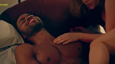 Межрассовый ЖМЖ в сериале с Хайли Киёко и Тру Коллинз