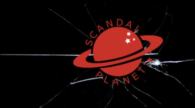 Голая латинка Элизабет Руис верхом на члене негра в комедии