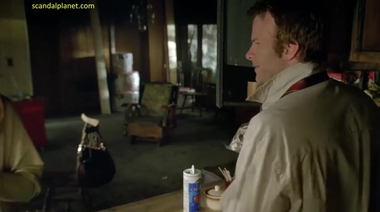 Ребекка Крескофф светит большим буферами и киской перед сериальным жиголо