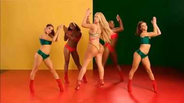 Голые жопы знаменитостей из фильмов и музыкальных клипов