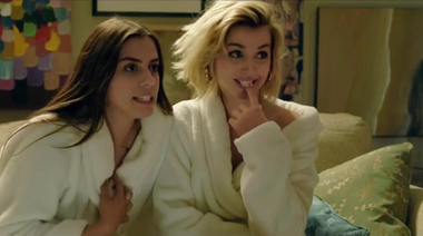 Секс втроем Киану Ривза с незнакомками Аной де Армас и Лоренцой Иззо