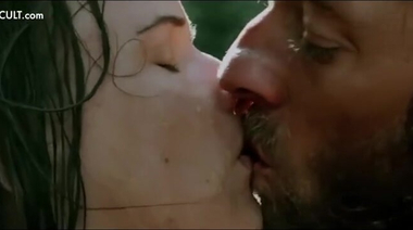 Киноподборка с голыми актрисами, плавающими под водой