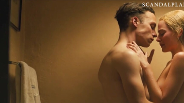 Голая Марго Робби целуется и занимается любовью в ванне в «Стране грез»