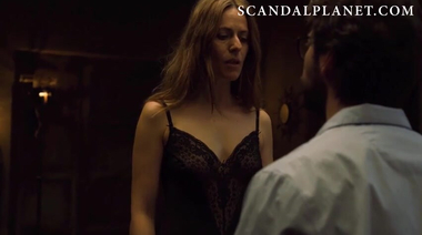 Испанская актриса Ициар Итуньо голая в постельных сценах