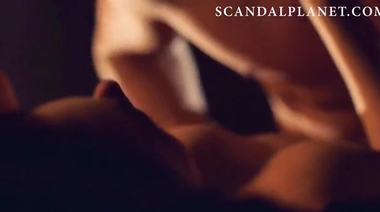 Горячий секс Милли Брэйди с викингом в «Последнем королевстве»