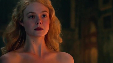 Голая Эль Фаннинг в роли императрицы Екатерины Великой