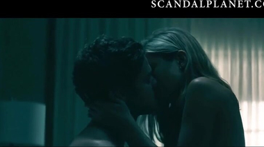 Эрин Мориарти занимается сексом и позирует полуголая в подборке