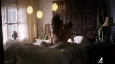 Жаркий секс в наезднице голой Миган Рат в сериале «Королевство»