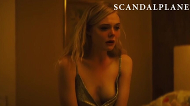 Слезливый засвет сиськи и страстный секс Эль Фаннинг в подборке