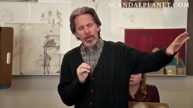 Сериальный секс Рашиды Джонс и позирование голой натурщицей перед студентами