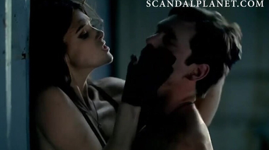 Жесткий трах с вампиром и романтический секс Люси Гриффитс в сериале