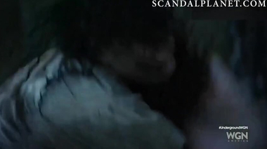 Секс Джерни Смоллетт в душе и нежная близость с негром в сериале