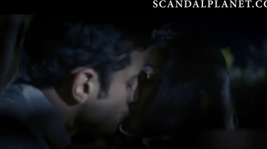 Все эпизоды секса с индийской актрисой Фридой Пинто из кино