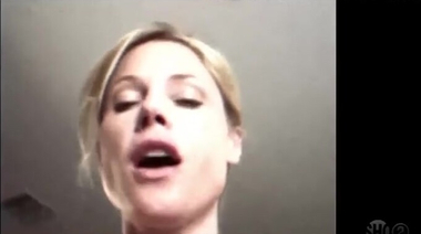 Джули Боуэн занимается сексом и испытывает оргазм в фейсситтинге в кино