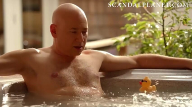 Голая Камилла Ладдингтон в постельных сценах из «Блудливой Калифорнии»