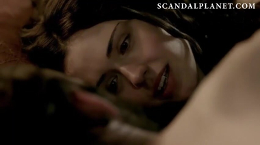 Голая Дженни Жак в постельных сценах из сериалов