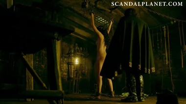 Карен Хассан в роли Терезы в «Викингах» трахается и подвергается порке