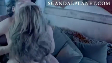 Киношный секс Дайан Лэйн с облизыванием мужчиной голых сисек