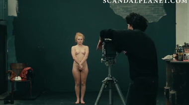 Показ груди и волосатой киски актрисы Валери Мересс в старом фильме