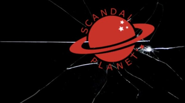 Жена преступника Лори Сингер топлес в сцене секса из старого кино