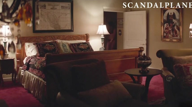 Полуголые Эшли Янис и Николь Гомес развлекают наркокурьера Клинта Иствуда