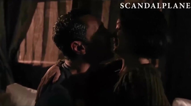 Киношный секс в классике и раком турецкой актрисы Фунды Эрйигит