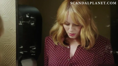 Мужчина взял Кристину Хендрикс в платье в уборной в сериале