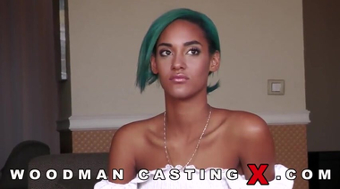 Вудман с худым актером жучат итальянскую мулатку во все дыры