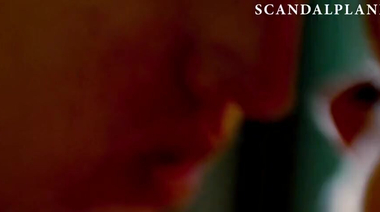 Сексуальный облом Никола Пельтц с голыми сиськами в кинокомедии