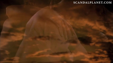 Сцена секса Лауры Бэнкс в старом боевике