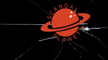 Поцелуи в грудь голой Пенелопы Крус в сцене из фильма