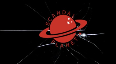 Немецкая актриса Анне Вернер скидывает лифчик в порыве страсти