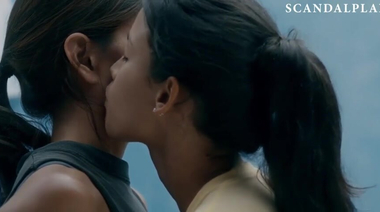 Лесбийский поцелуй с прелюдиями актрис Денай Гарсиа и Патрисии Веласкес