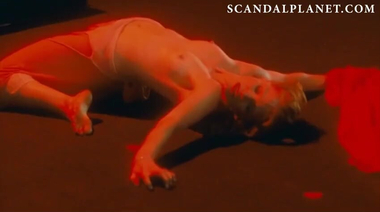 Дикий стриптиз с голыми сиськами Джессики Честейн в роли Саломеи