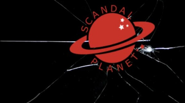 Голая Ида Нильсен идет в лесу трахаться с викингом Сигурдом