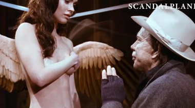 Голая Меган Фокс в роли ангела с крыльями