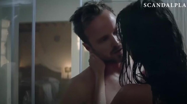 Аарон Пол трахнул голую Эмили Ратаковски в душе в триллере