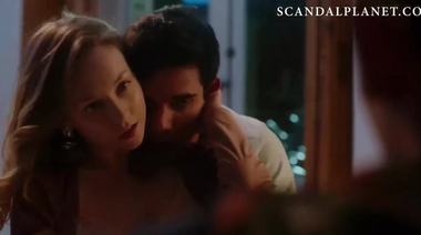 Эстер Экспозито лижется с мужиками перед МЖМ в сериале «Элита»