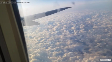 Рыжая скрытно дрочит и посасывает хуй в самолете Аэрофлота