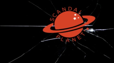 Актриса Эми Адамс кайфует в постели с Кристианом Бэйлом